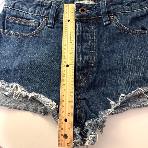 FREE PEOPLE Women’s Jean Shorts Sz 27 - Picture 8 of 11